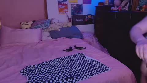 Snapshot of glitchwitch chatting on February 5, 2025, 9:29 pm Glitch online show from February 5, 2025, 9:29 pm