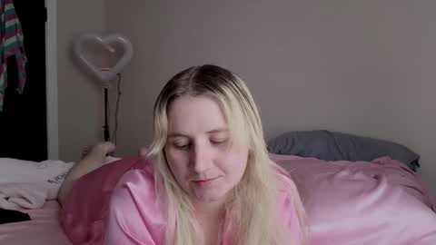 Snapshot of glitchwitch chatting on September 10, 2025, 2:50 pm Glitch online show from September 10, 2025, 2:50 pm