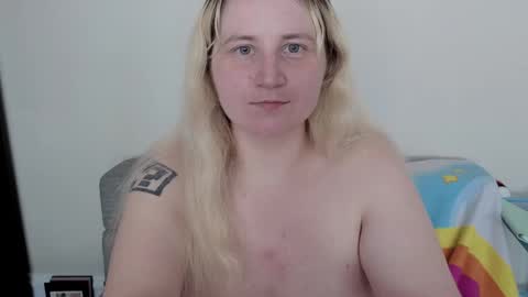 Snapshot of glitchwitch chatting on September 19, 2025, 5:57 pm Glitch online show from September 19, 2025, 5:57 pm