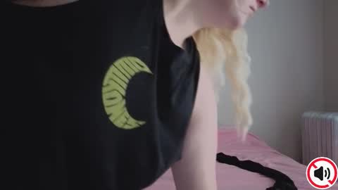 Snapshot of glitchwitch chatting on October 19, 2025, 3:34 pm Glitch online show from October 19, 2025, 3:34 pm