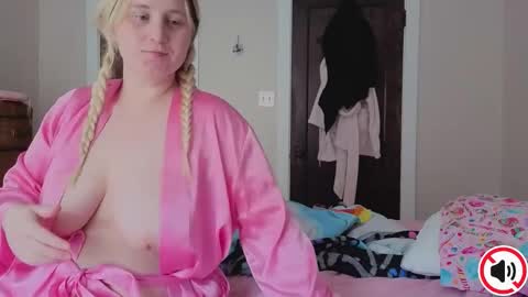 Snapshot of glitchwitch chatting on October 23, 2025, 3:44 pm Glitch online show from October 23, 2025, 3:44 pm