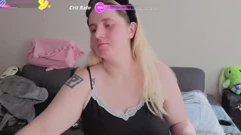 Snapshot of glitchwitch chatting on November 7, 2025, 5:35 pm Glitch online show from November 7, 2025, 5:35 pm