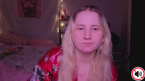 Snapshot of glitchwitch chatting on December 1, 2025, 12:21 pm Glitch online show from December 1, 2025, 12:21 pm