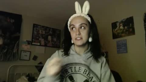 Snapshot of glitterspace chatting on November 29, 2025, 7:11 am anna online show from November 29, 2025, 7:11 am