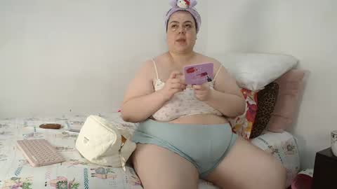 Snapshot of glitterwater chatting on April 10, 2026, 2:17 am suzy online show from April 10, 2026, 2:17 am