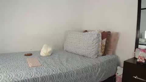 Snapshot of glitterwater chatting on April 12, 2026, 2:16 am suzy online show from April 12, 2026, 2:16 am