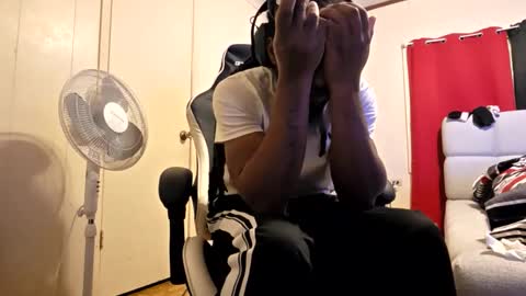 Snapshot of glomightyj chatting on February 1, 2026, 1:37 am glomightyj online show from February 1, 2026, 1:37 am