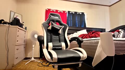 Snapshot of glomightyj chatting on March 22, 2026, 10:02 pm glomightyj online show from March 22, 2026, 10:02 pm