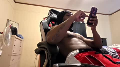 Snapshot of glomightyj chatting on May 11, 2026, 6:27 pm glomightyj online show from May 11, 2026, 6:27 pm