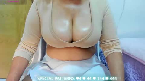 GLORIA INDEPENDENT MODEL online show from April 22, 2026, 10:00 pm