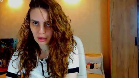 Gloria Wood online show from June 9, 2026, 7:14 pm