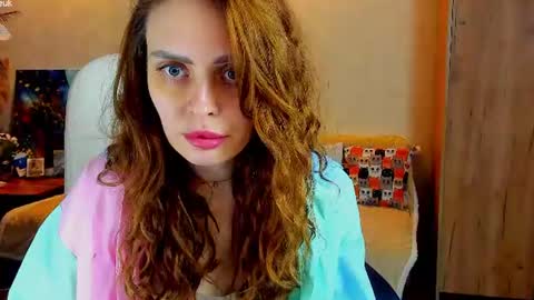 Gloria Wood online show from June 11, 2026, 6:50 pm