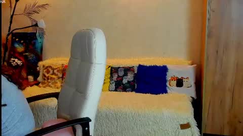 Gloria Wood online show from June 21, 2026, 5:48 pm