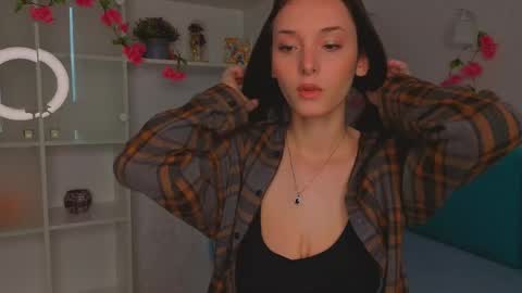 Snapshot of gloryhuprich chatting on May 25, 2026, 6:41 am Mia online show from May 25, 2026, 6:41 am