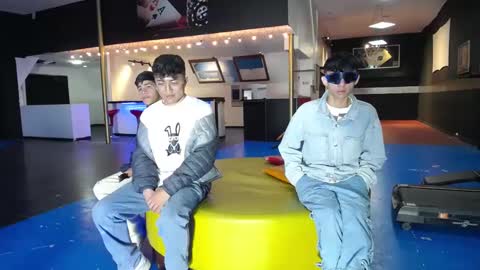 THOMAS AND DAMIAND online show from January 26, 2025, 5:02 pm