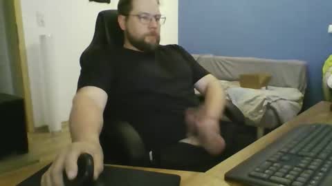 gnik_labinnah online show from April 19, 2026, 5:56 pm