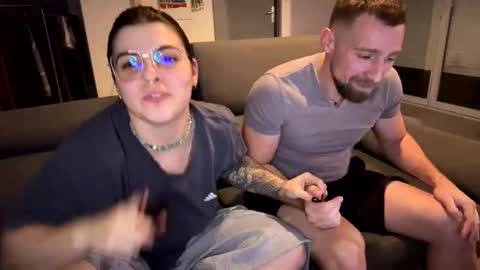 Snapshot of gnl_ chatting on December 18, 2025, 8:15 pm gnl_ online show from December 18, 2025, 8:15 pm