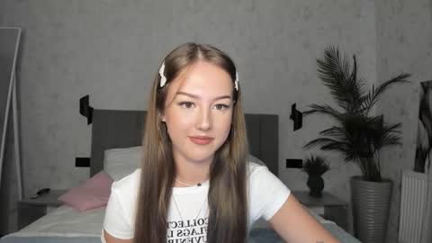 Lina online show from October 13, 2025, 8:47 am