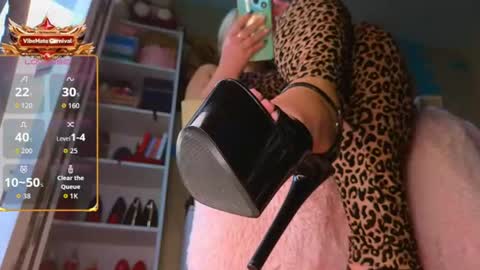 Snapshot of goddess_isabella11 chatting on August 6, 2026, 3:08 am Mrs. Isabella online show from August 6, 2026, 3:08 am