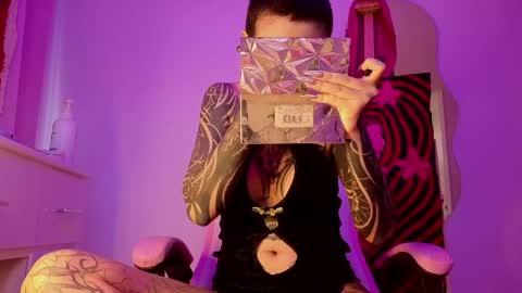 vee online show from April 3, 2026, 9:46 pm