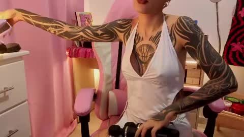 Snapshot of goddess_vee_ chatting on April 23, 2026, 12:01 am vee online show from April 23, 2026, 12:01 am