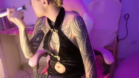 Snapshot of goddess_vee_ chatting on May 28, 2026, 2:53 am vee online show from May 28, 2026, 2:53 am