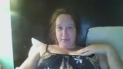 Crystal online show from April 16, 2026, 10:34 pm