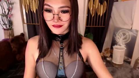 Snapshot of goddessquinnie chatting on March 8, 2025, 1:28 am quinnie online show from March 8, 2025, 1:28 am