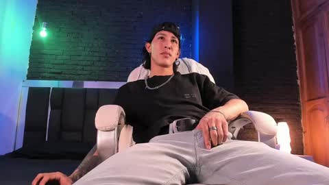 Snapshot of godly_huan chatting on December 21, 2024, 5:03 am HUAN online show from December 21, 2024, 5:03 am