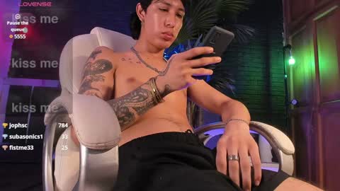 Snapshot of godly_huan chatting on February 3, 2025, 12:36 am HUAN online show from February 3, 2025, 12:36 am