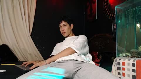 Snapshot of godly_huan chatting on May 17, 2026, 10:11 am HUAN online show from May 17, 2026, 10:11 am