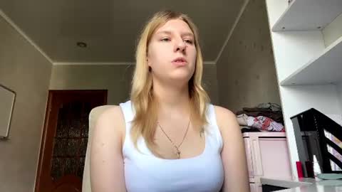 Snapshot of goldaalderson chatting on July 15, 2026, 8:52 am Alena online show from July 15, 2026, 8:52 am