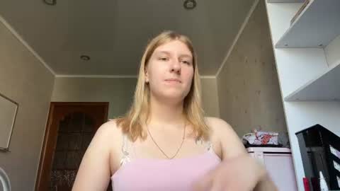 Snapshot of goldaalderson chatting on July 27, 2026, 6:42 am Alena online show from July 27, 2026, 6:42 am