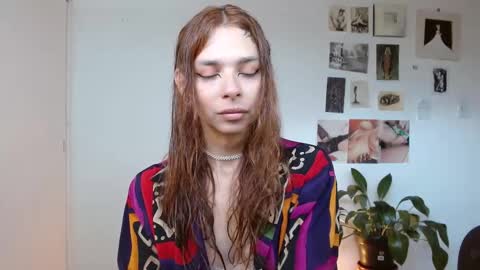 Snapshot of golden_alaska chatting on December 3, 2025, 1:42 pm Alaska online show from December 3, 2025, 1:42 pm