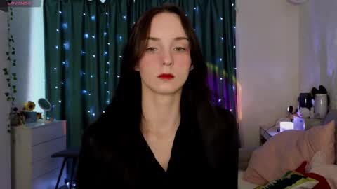 Snapshot of golden_bag chatting on March 5, 2025, 12:44 pm Jess online show from March 5, 2025, 12:44 pm