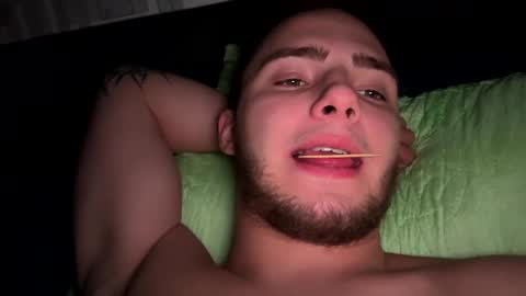 Snapshot of golden_boyyy21 chatting on December 11, 2024, 1:58 am Golden boyyy21 online show from December 11, 2024, 1:58 am