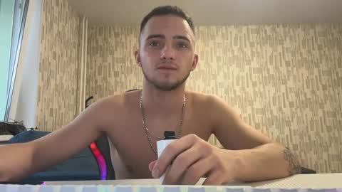 Snapshot of golden_boyyy21 chatting on February 1, 2025, 7:47 am Golden boyyy21 online show from February 1, 2025, 7:47 am