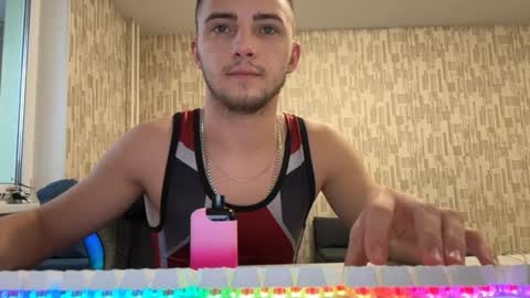 Snapshot of golden_boyyy21 chatting on February 5, 2025, 12:27 pm Golden boyyy21 online show from February 5, 2025, 12:27 pm