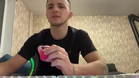 Snapshot of golden_boyyy21 chatting on February 16, 2025, 3:59 pm Golden boyyy21 online show from February 16, 2025, 3:59 pm