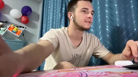 Snapshot of golden_boyyy21 chatting on March 1, 2025, 1:43 am Golden boyyy21 online show from March 1, 2025, 1:43 am