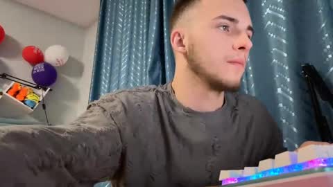 Snapshot of golden_boyyy21 chatting on March 12, 2025, 4:56 pm Golden boyyy21 online show from March 12, 2025, 4:56 pm