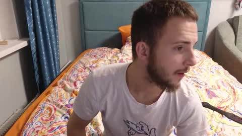 Snapshot of golden_boyyy21 chatting on October 26, 2025, 8:59 pm Golden boyyy21 online show from October 26, 2025, 8:59 pm