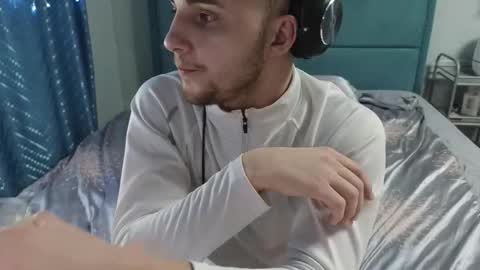 Golden boyyy21 online show from February 15, 2026, 10:06 pm