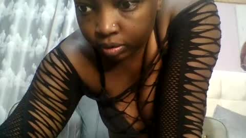 Snapshot of goldencurves_bunny chatting on June 16, 2026, 8:39 am Bella online show from June 16, 2026, 8:39 am