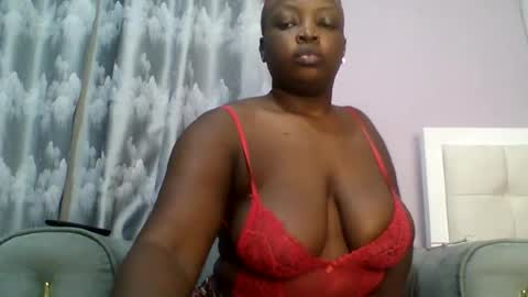 Snapshot of goldencurves_bunny chatting on June 21, 2026, 7:11 am Bella online show from June 21, 2026, 7:11 am