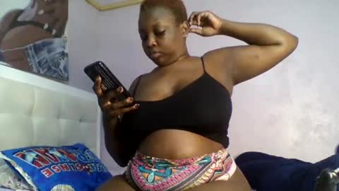 Snapshot of goldencurves_bunny chatting on July 20, 2026, 11:01 am Bella online show from July 20, 2026, 11:01 am
