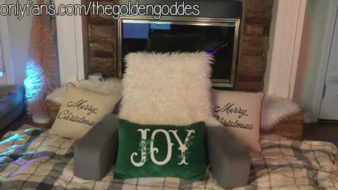 Snapshot of goldengoddessxxx chatting on November 14, 2025, 10:18 pm Sammy online show from November 14, 2025, 10:18 pm