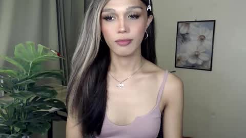 Snapshot of goldenlily69 chatting on November 30, 2025, 4:33 pm Lily is Gold online show from November 30, 2025, 4:33 pm