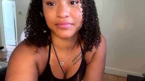 Snapshot of goldenpuss95 chatting on September 23, 2025, 4:10 pm GoldenPuss online show from September 23, 2025, 4:10 pm