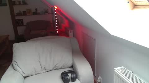 GoldieHanny online show from September 18, 2025, 8:16 am